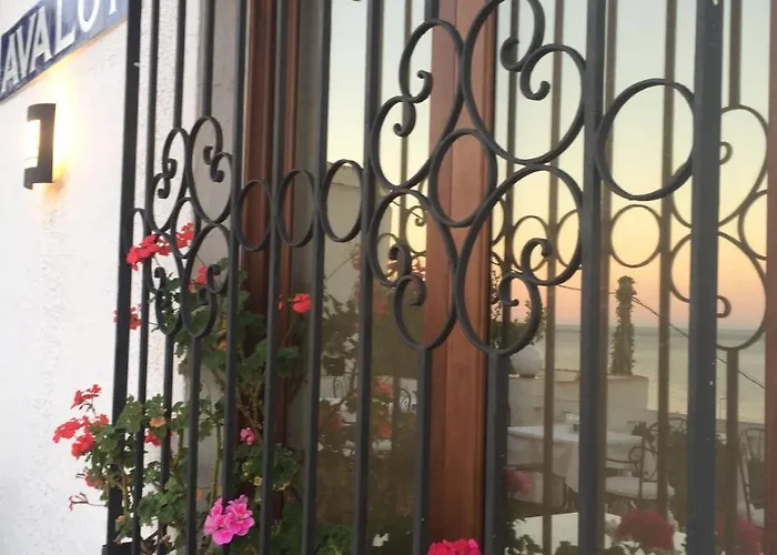 Avalon Pensionat 3*