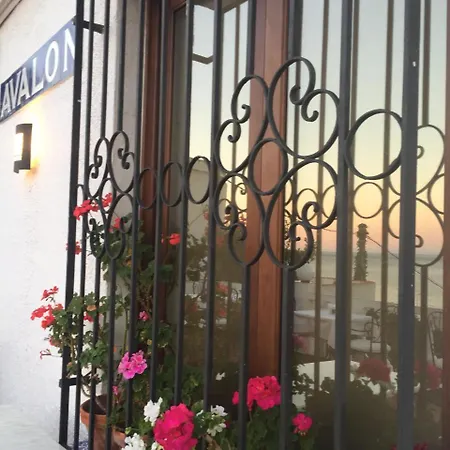 Avalon Pensjonat 2*